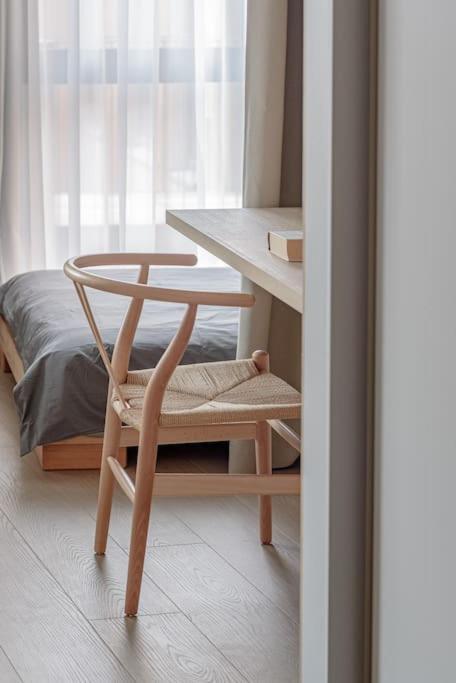 Апартаменты Cozy Japanese Oasis With Balcony, Gramophone, Netflix Вильнюс Экстерьер фото