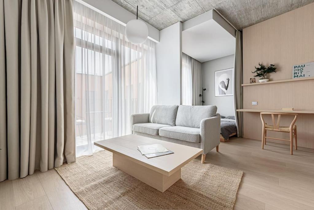 Апартаменты Cozy Japanese Oasis With Balcony, Gramophone, Netflix Вильнюс Экстерьер фото