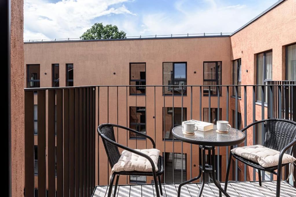 Апартаменты Cozy Japanese Oasis With Balcony, Gramophone, Netflix Вильнюс Экстерьер фото