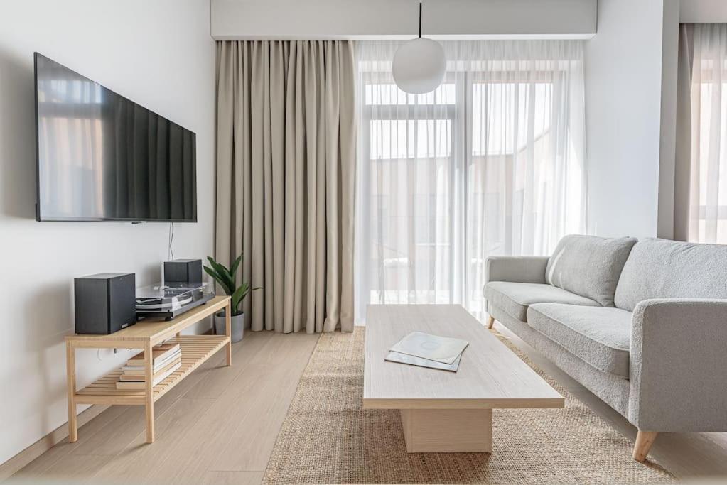 Апартаменты Cozy Japanese Oasis With Balcony, Gramophone, Netflix Вильнюс Экстерьер фото