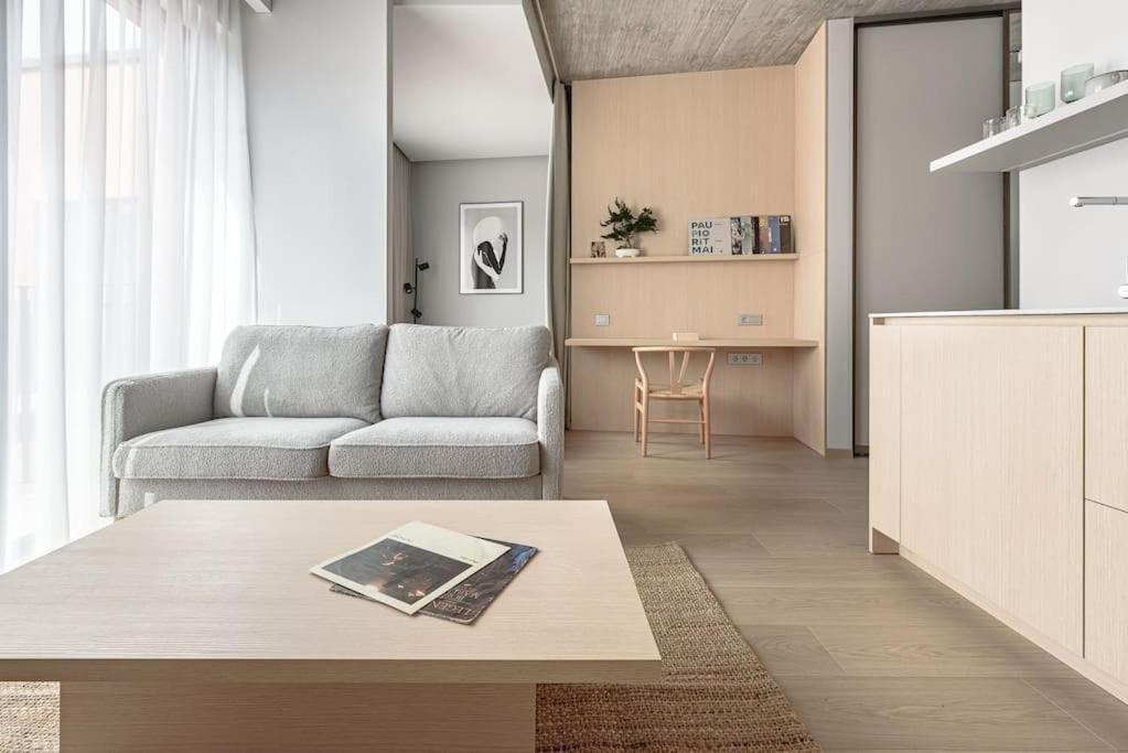 Апартаменты Cozy Japanese Oasis With Balcony, Gramophone, Netflix Вильнюс Экстерьер фото